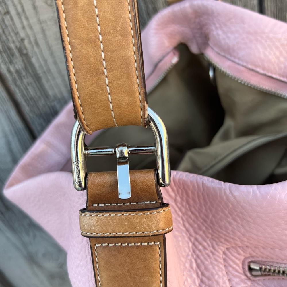 Coach Large pebbled leather Hobo bag in soft pink. - Picture 16 of 17